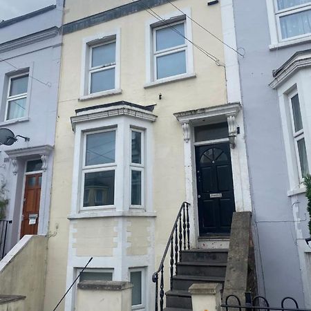 Spacious 4 Bedroom House Near Stokes Croft!! Central!!! Bristol Buitenkant foto